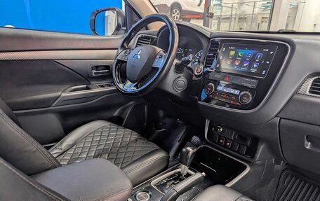 Mitsubishi Outlander III рестайлинг 3, 2018 год, 1 649 000 рублей, 19 фотография