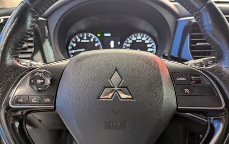 Mitsubishi Outlander III рестайлинг 3, 2018 год, 1 649 000 рублей, 15 фотография