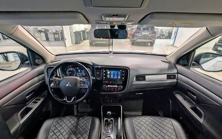 Mitsubishi Outlander III рестайлинг 3, 2018 год, 1 649 000 рублей, 21 фотография