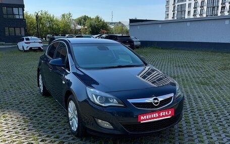 Opel Astra J, 2011 год, 630 000 рублей, 2 фотография