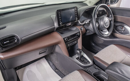 Toyota Yaris Cross, 2021 год, 1 849 000 рублей, 18 фотография