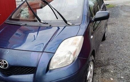 Toyota Yaris III рестайлинг, 2009 год, 370 000 рублей, 1 фотография
