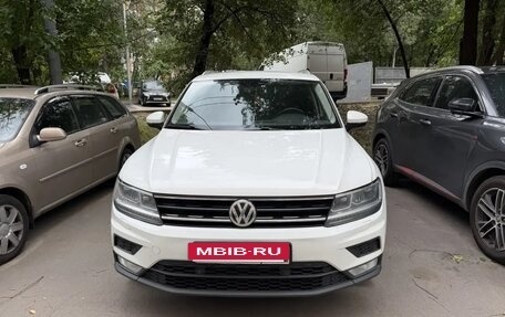 Volkswagen Tiguan II, 2017 год, 1 650 000 рублей, 2 фотография
