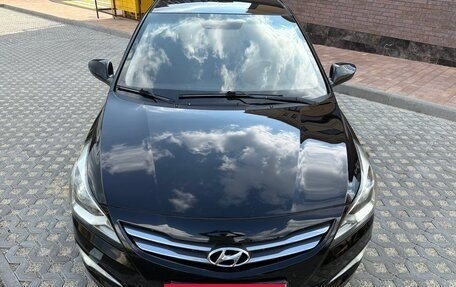 Hyundai Solaris II рестайлинг, 2015 год, 990 000 рублей, 3 фотография
