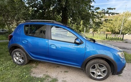 Renault Sandero II рестайлинг, 2020 год, 1 050 000 рублей, 2 фотография