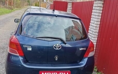 Toyota Yaris III рестайлинг, 2009 год, 370 000 рублей, 2 фотография