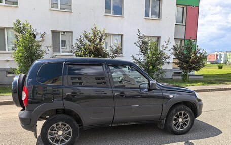 Chevrolet Niva I рестайлинг, 2018 год, 750 000 рублей, 3 фотография