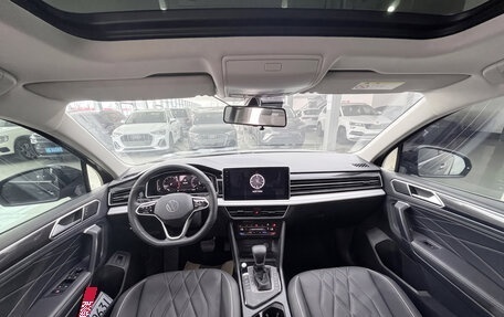 Volkswagen Tiguan II, 2023 год, 2 720 000 рублей, 8 фотография
