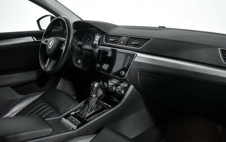 Skoda Superb III рестайлинг, 2019 год, 2 350 000 рублей, 14 фотография