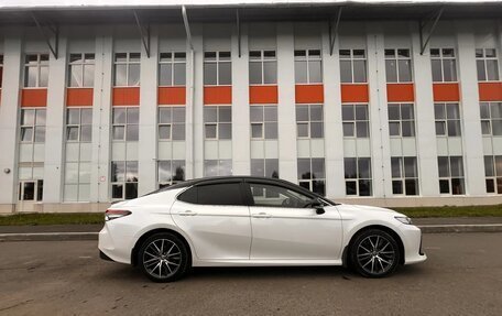 Toyota Camry, 2021 год, 3 450 000 рублей, 2 фотография
