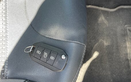 Peugeot 2008 II, 2016 год, 870 000 рублей, 16 фотография