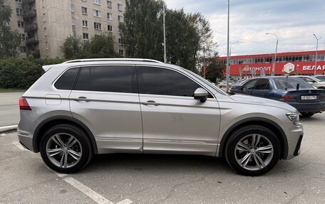 Volkswagen Tiguan II, 2019 год, 2 400 000 рублей, 3 фотография