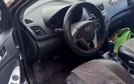 Hyundai Solaris II рестайлинг, 2015 год, 990 000 рублей, 8 фотография