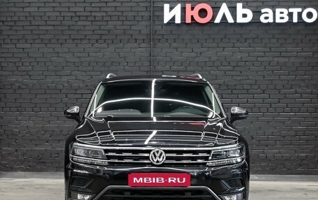 Volkswagen Tiguan II, 2019 год, 2 820 000 рублей, 2 фотография