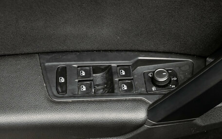 Volkswagen Tiguan II, 2019 год, 2 820 000 рублей, 14 фотография