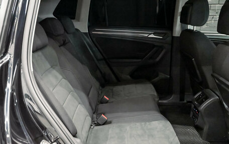 Volkswagen Tiguan II, 2019 год, 2 820 000 рублей, 21 фотография