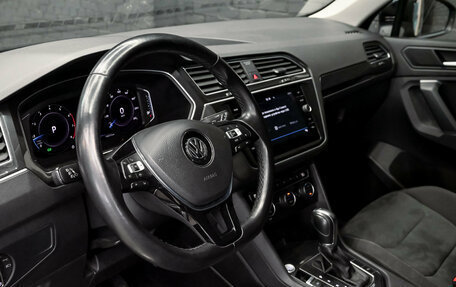 Volkswagen Tiguan II, 2019 год, 2 820 000 рублей, 19 фотография