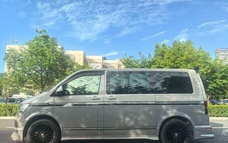 Volkswagen Multivan T6 рестайлинг, 2019 год, 6 377 000 рублей, 3 фотография