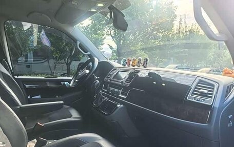 Volkswagen Multivan T6 рестайлинг, 2019 год, 6 377 000 рублей, 15 фотография