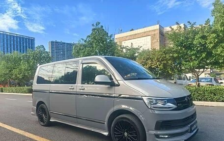 Volkswagen Multivan T6 рестайлинг, 2019 год, 6 377 000 рублей, 6 фотография