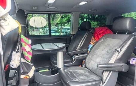 Volkswagen Multivan T6 рестайлинг, 2019 год, 6 377 000 рублей, 8 фотография