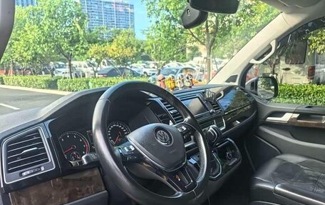 Volkswagen Multivan T6 рестайлинг, 2019 год, 6 377 000 рублей, 10 фотография