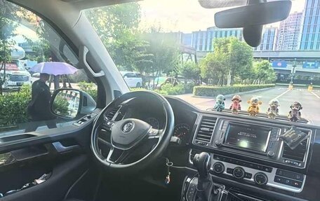 Volkswagen Multivan T6 рестайлинг, 2019 год, 6 377 000 рублей, 12 фотография
