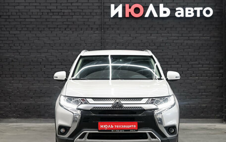 Mitsubishi Outlander III рестайлинг 3, 2019 год, 1 950 000 рублей, 2 фотография