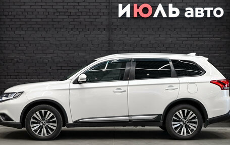 Mitsubishi Outlander III рестайлинг 3, 2019 год, 1 950 000 рублей, 8 фотография