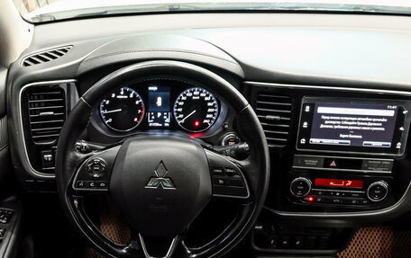Mitsubishi Outlander III рестайлинг 3, 2019 год, 1 950 000 рублей, 12 фотография