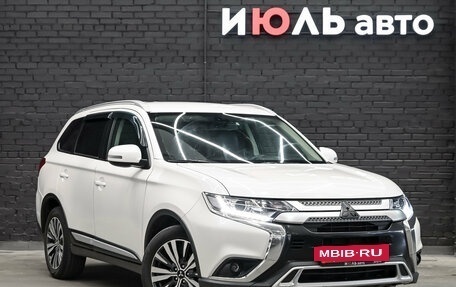 Mitsubishi Outlander III рестайлинг 3, 2019 год, 1 950 000 рублей, 3 фотография