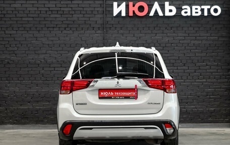 Mitsubishi Outlander III рестайлинг 3, 2019 год, 1 950 000 рублей, 5 фотография