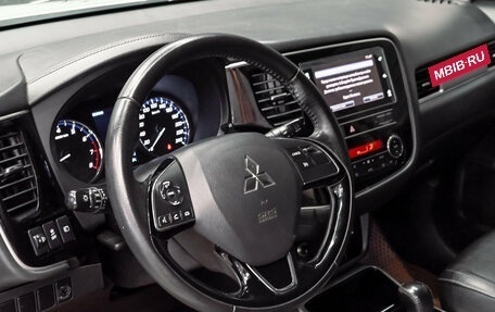 Mitsubishi Outlander III рестайлинг 3, 2019 год, 1 950 000 рублей, 18 фотография