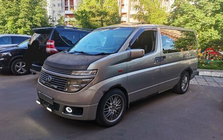 Nissan Elgrand III, 2002 год, 1 100 000 рублей, 2 фотография