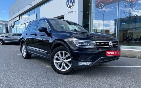 Volkswagen Tiguan II, 2017 год, 2 200 000 рублей, 3 фотография