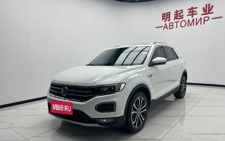Volkswagen T-Roc I, 2022 год, 1 580 000 рублей, 1 фотография