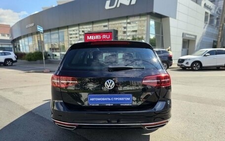 Volkswagen Passat B8 рестайлинг, 2019 год, 1 900 000 рублей, 5 фотография