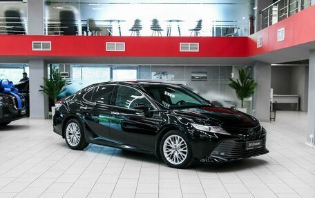 Toyota Camry, 2018 год, 2 290 000 рублей, 3 фотография
