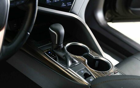 Toyota Camry, 2018 год, 2 290 000 рублей, 6 фотография