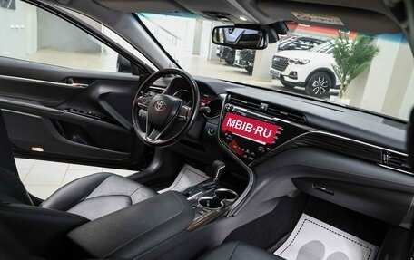 Toyota Camry, 2018 год, 2 290 000 рублей, 5 фотография