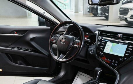 Toyota Camry, 2018 год, 2 290 000 рублей, 12 фотография