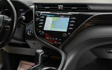 Toyota Camry, 2018 год, 2 290 000 рублей, 15 фотография