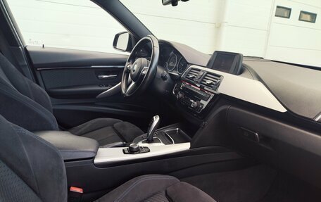 BMW 3 серия, 2017 год, 1 749 000 рублей, 14 фотография