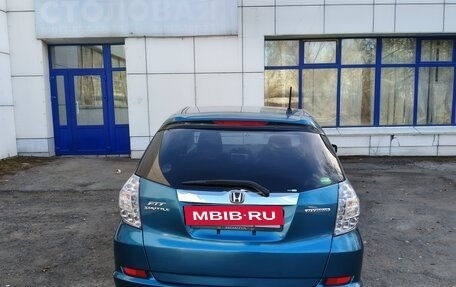 Honda Fit Shuttle I рестайлинг, 2012 год, 820 000 рублей, 2 фотография