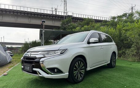 Mitsubishi Outlander III рестайлинг 3, 2021 год, 1 882 000 рублей, 1 фотография