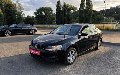 Volkswagen Jetta VI, 2013 год, 700 000 рублей, 1 фотография