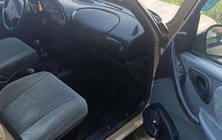 Chevrolet Niva I рестайлинг, 2004 год, 125 000 рублей, 3 фотография