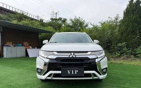 Mitsubishi Outlander III рестайлинг 3, 2021 год, 1 882 000 рублей, 2 фотография