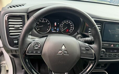 Mitsubishi Outlander III рестайлинг 3, 2021 год, 1 882 000 рублей, 9 фотография