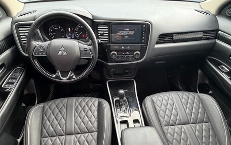 Mitsubishi Outlander III рестайлинг 3, 2021 год, 1 882 000 рублей, 8 фотография